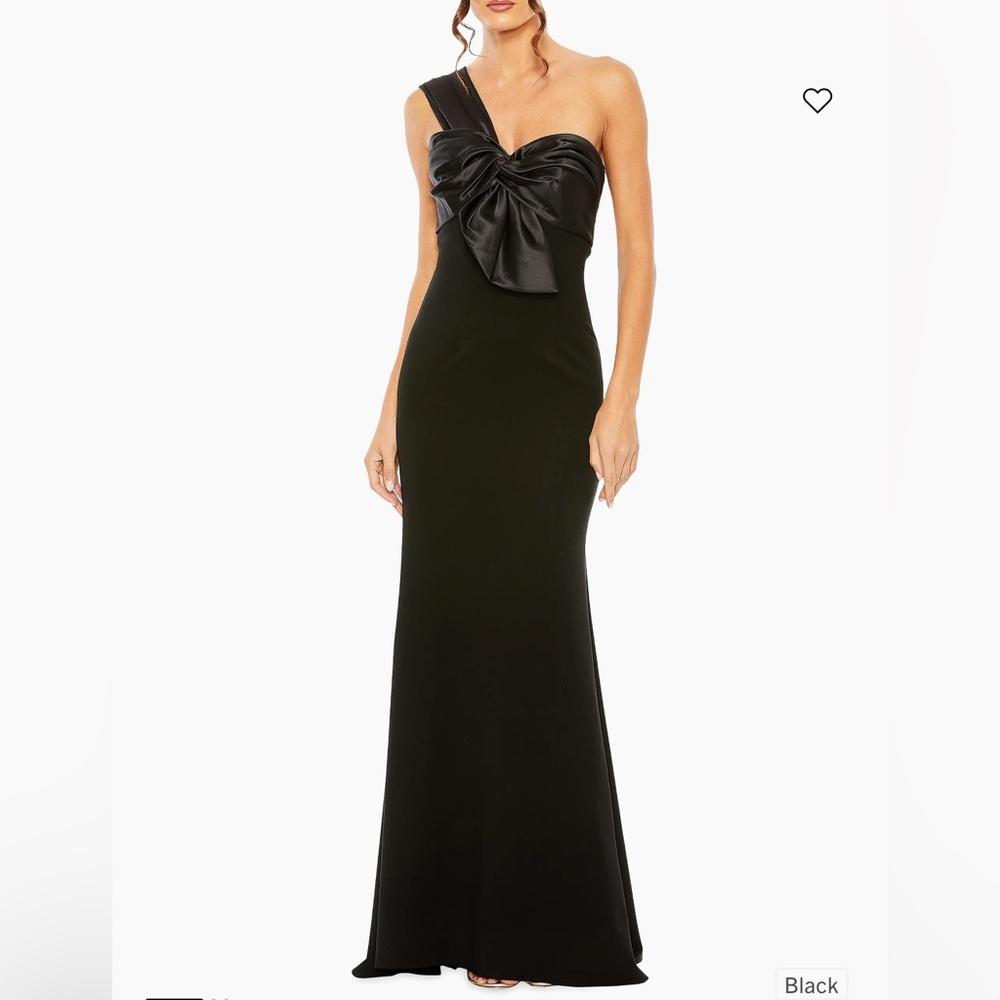 Mac Duggal Half-Bow Bodice Trumpet Gown. Size 4 Women 
#253